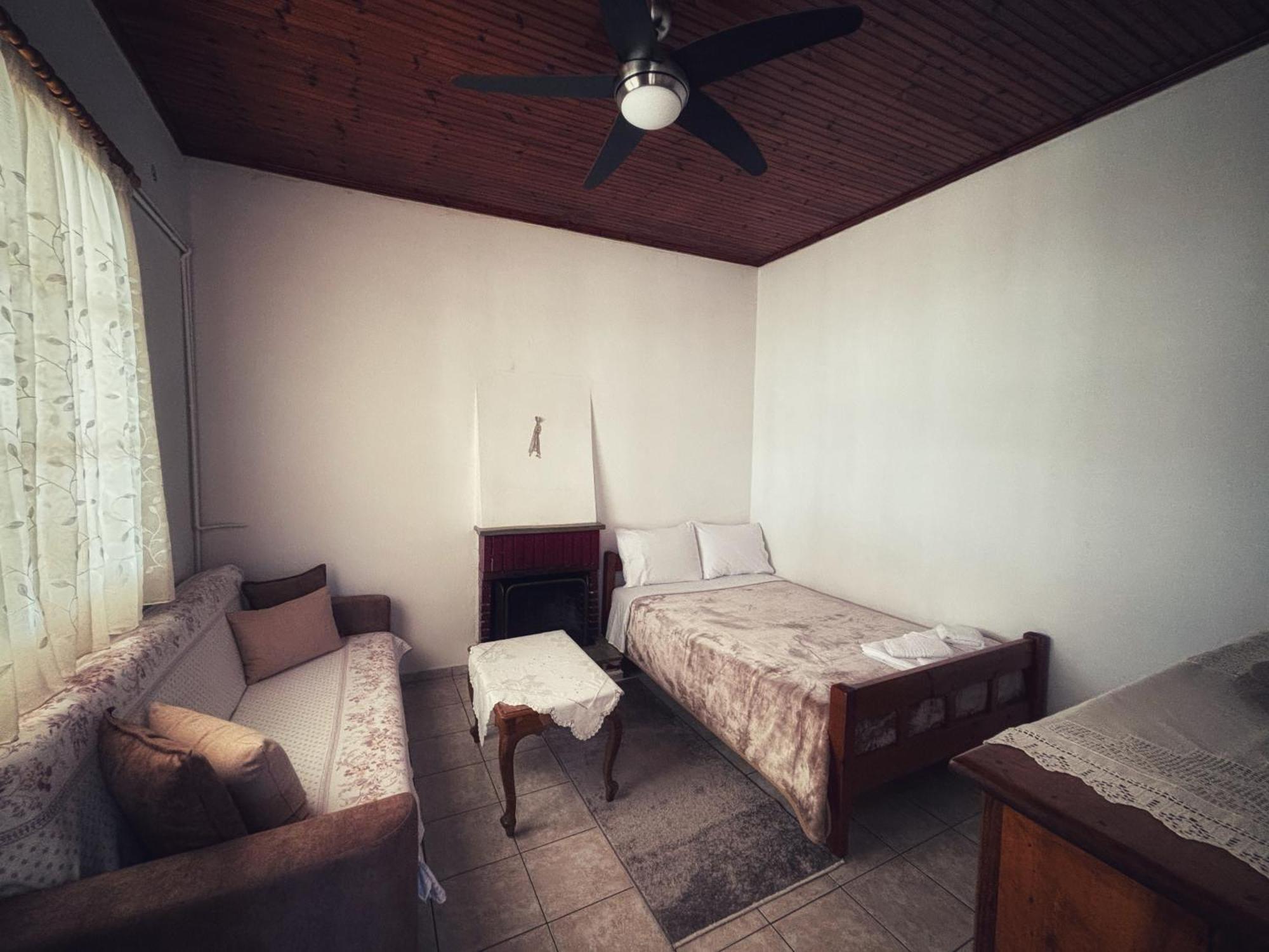 Georgaras Accommodation Platanoussa Εξωτερικό φωτογραφία